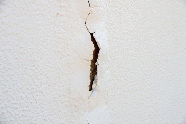 Be Wary of Cracks on the Walls Things To Check Before Buying a House Home for sale south shore MA